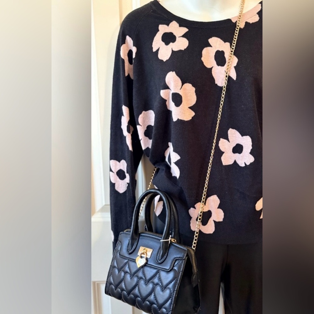 🖤NWT, Black Quilted Handbag. - Picture 2 of 5